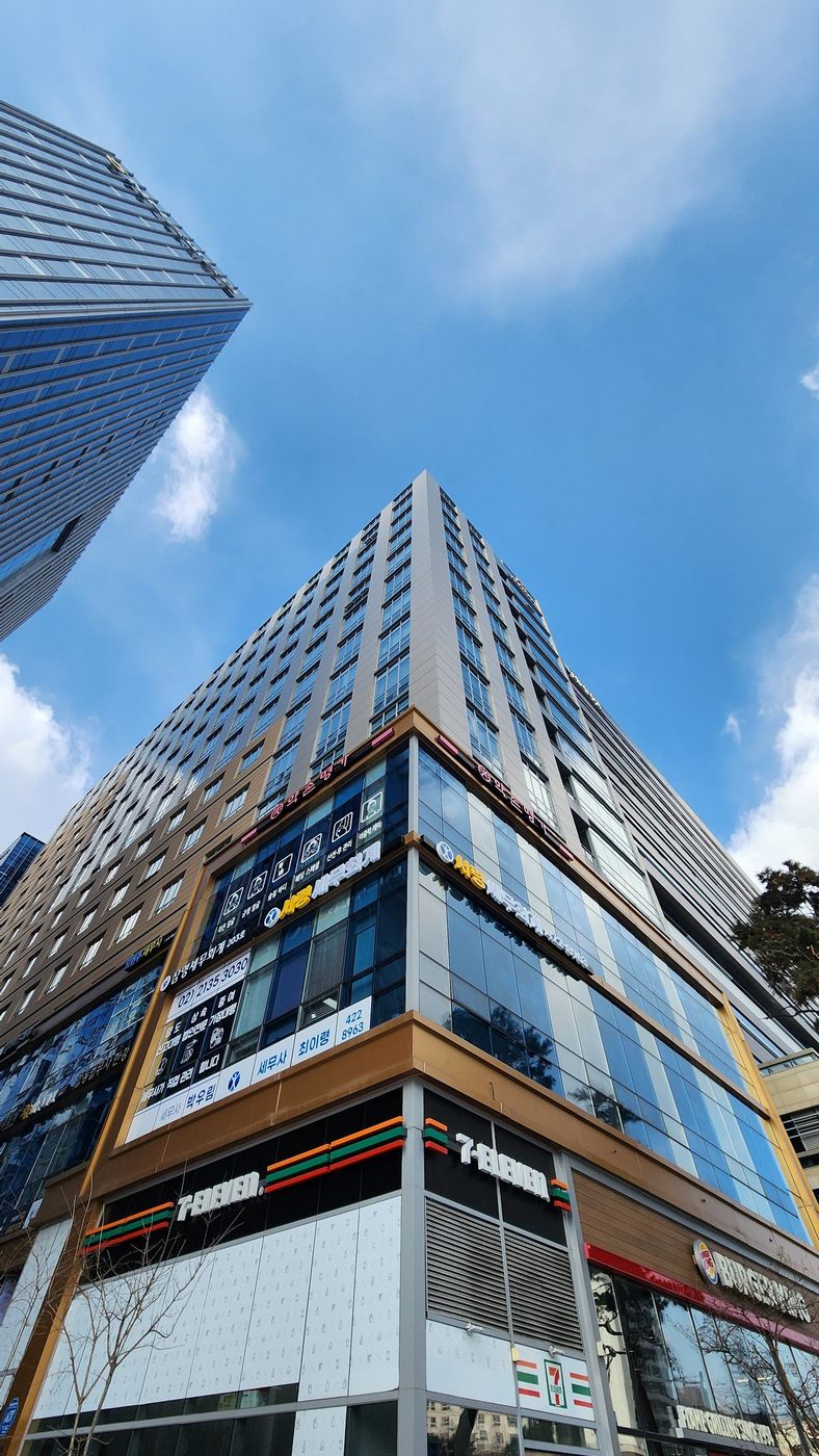 감명세무회계가 입주한 건물 외관